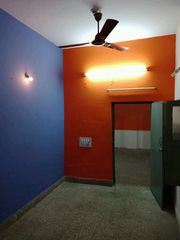 2 BHK house for lease at Indiranagar for 8 lacs, Ground floor